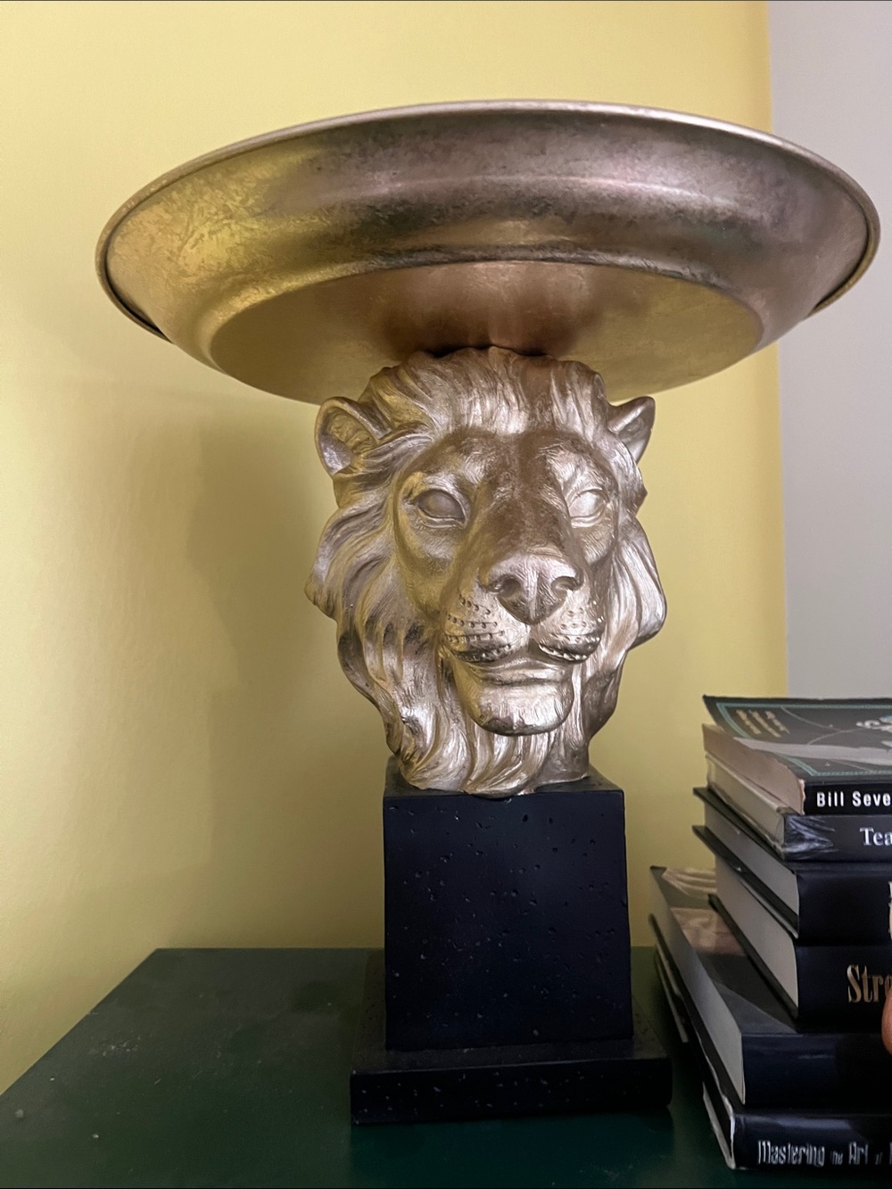 Beautiful lion serving tray stand